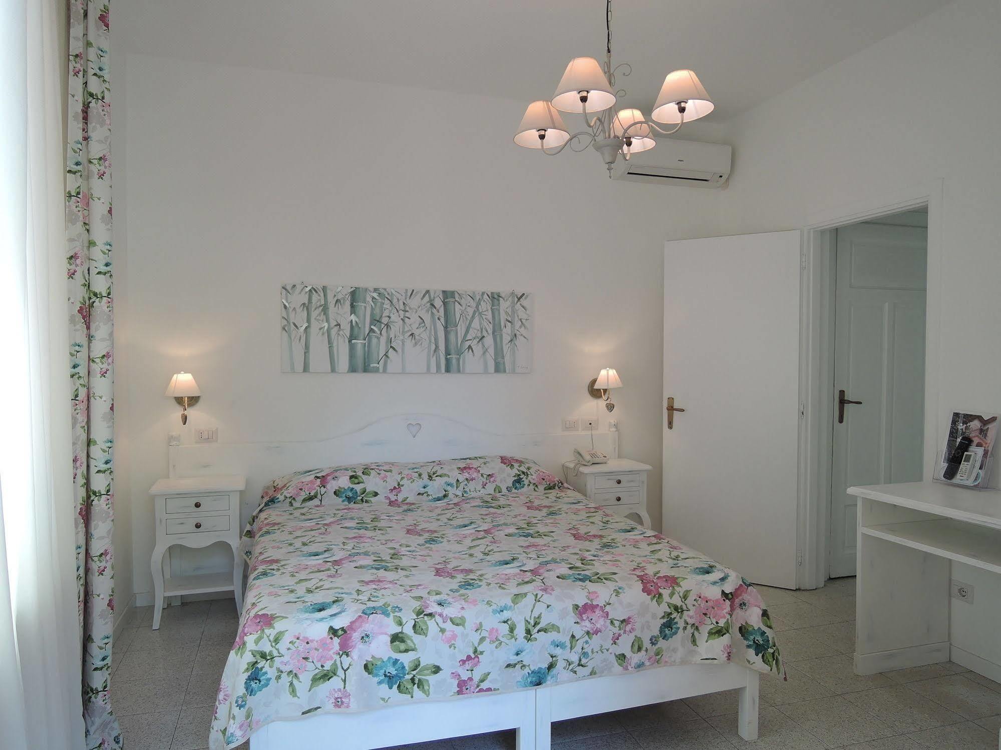 Hotel La Scogliera 博尔迪盖拉 外观 照片